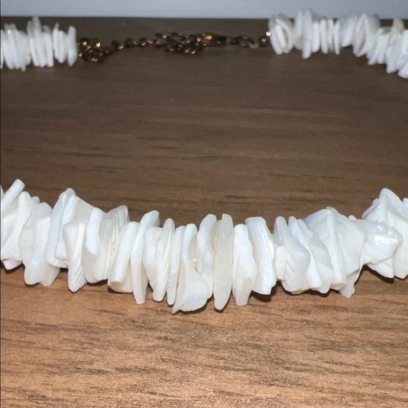 EUC - Vintage Elegant White Sea Shell Necklace - Picture 4 of 7